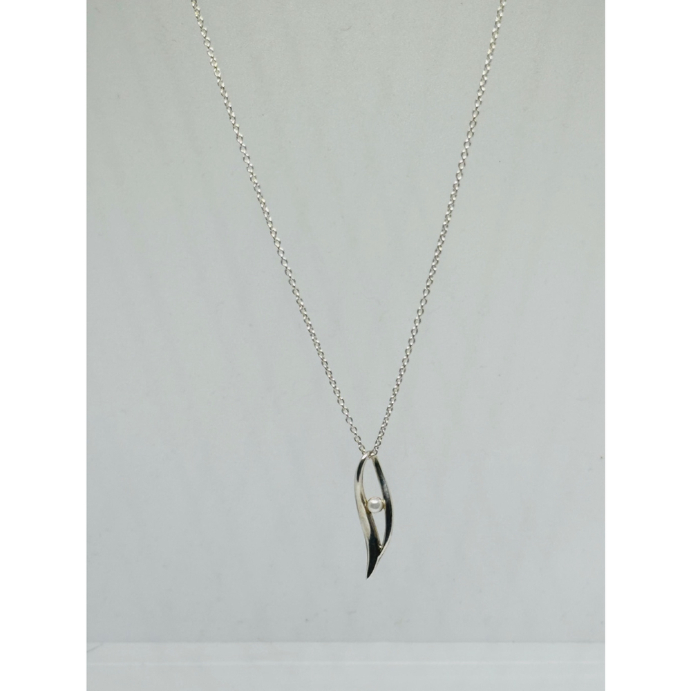 Kit Heath Sterling Pearl Leaf Pendant Necklace KH 18" - Picture 3 of 8